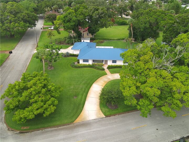 Property Photo:  2301 Avalon Avenue  FL 32960 