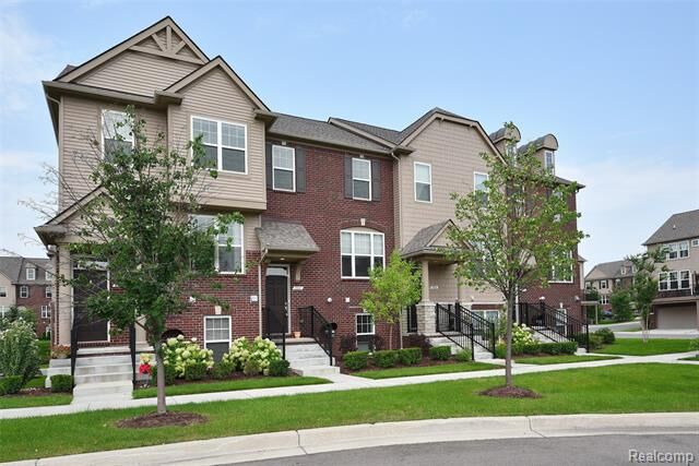Property Photo: 2888 Glenbar Circle MI 48307