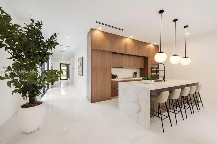 Property Photo:  1122 NE 10th Ave A  FL 33304 