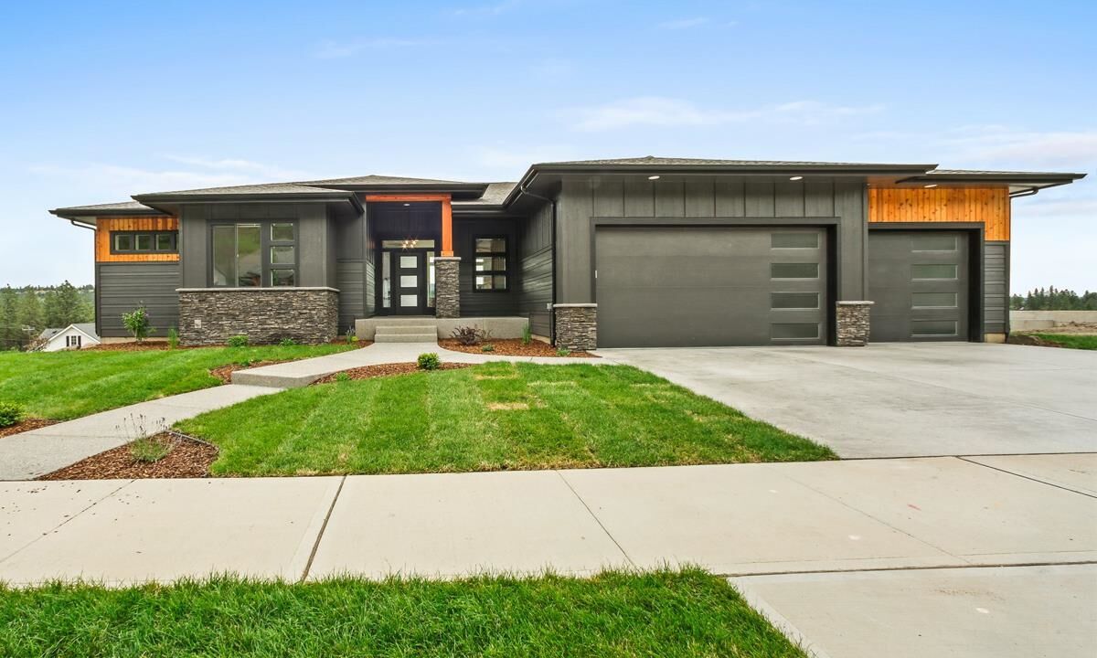 Property Photo:  5100 E 38th Ave  WA 99223 