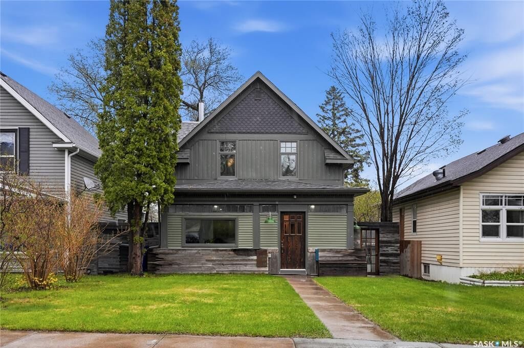 Property Photo: 316 E Avenue N SK S7L 1R8