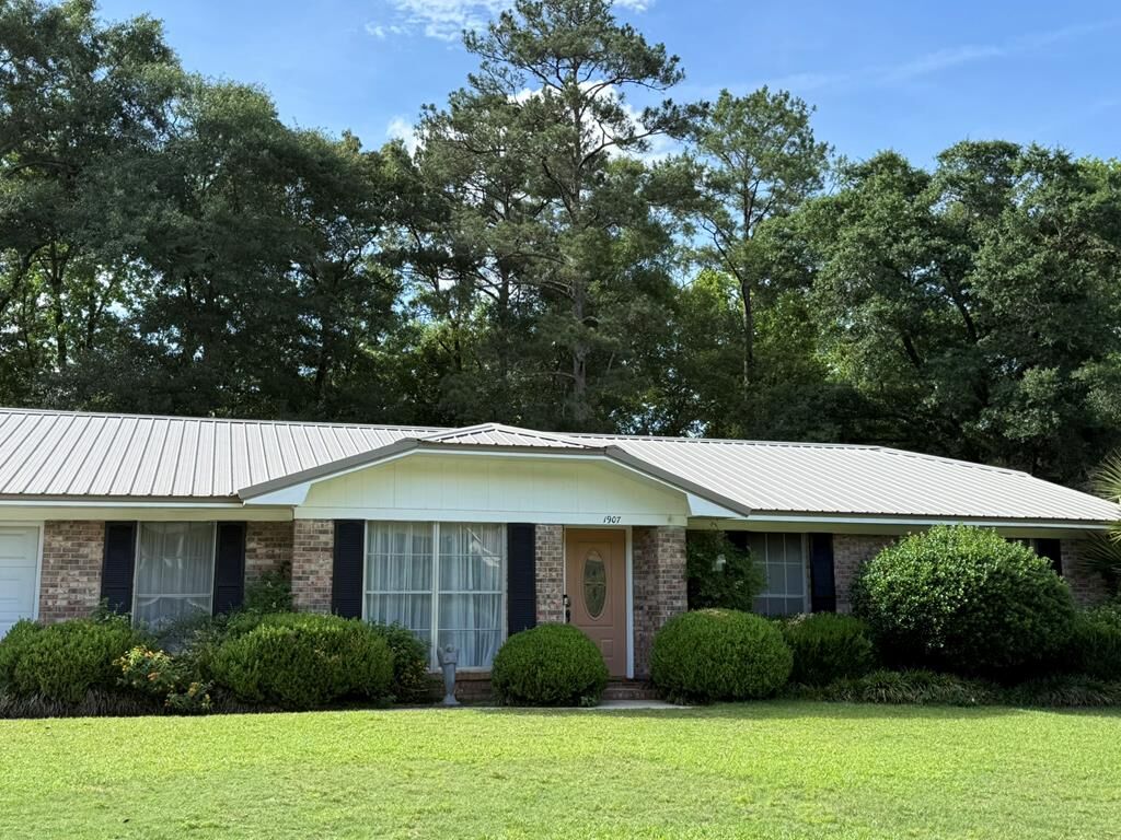 Property Photo:  1907 Fairfield Drive  AL 3633 