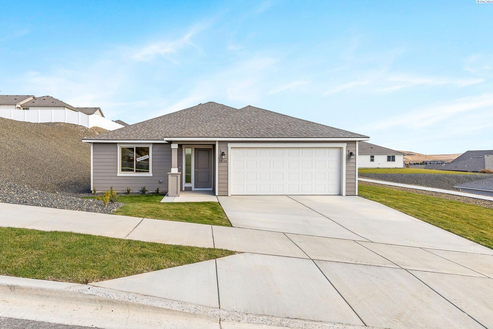 Property Photo:  2835 S Penn St  WA 99338 
