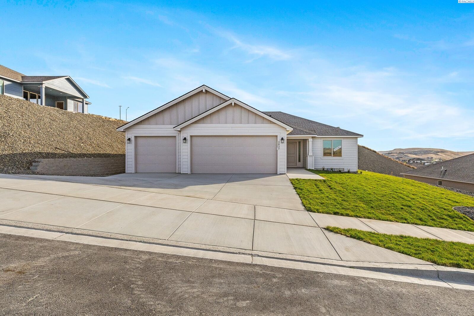 Property Photo:  2837 S Osborne St  WA 99338 