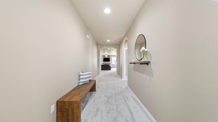 Property Photo:  2010 S Kellogg Pl  WA 99338 