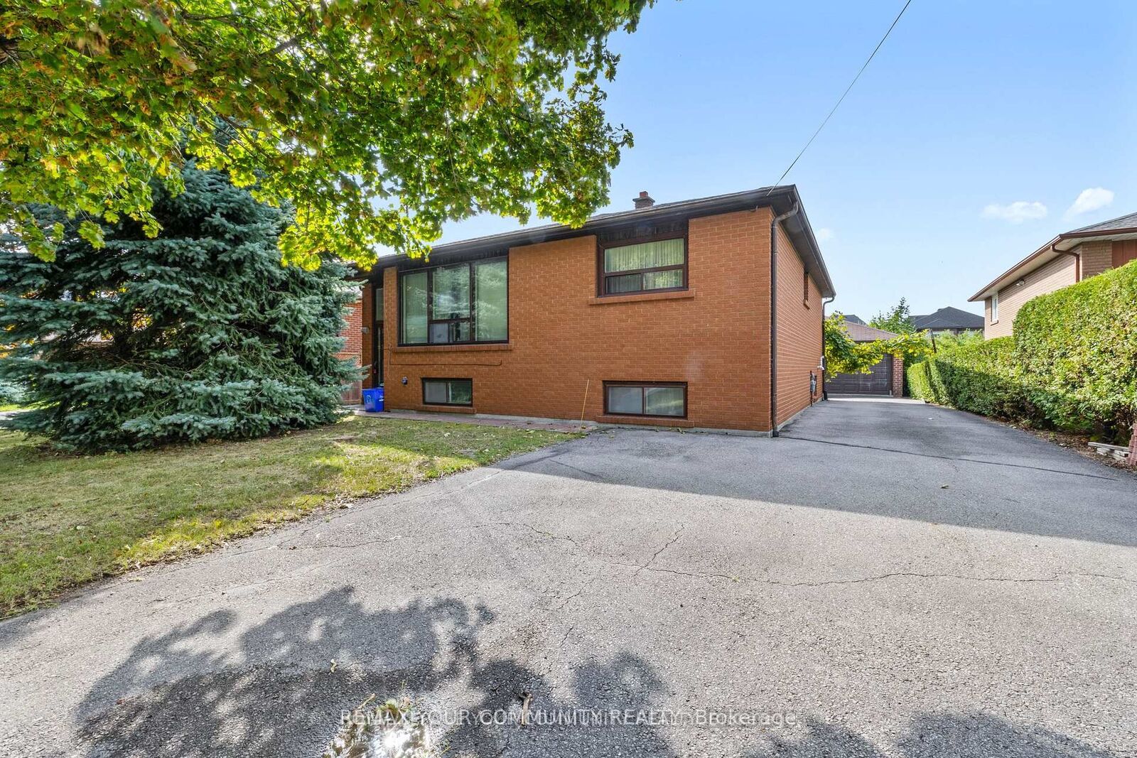 Property Photo: 221 Elgin Mills Road W ON L4C 4M1