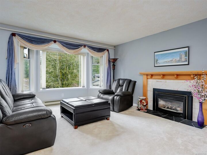 Property Photo: 6781 Amwell Dr BC V8M 1A1