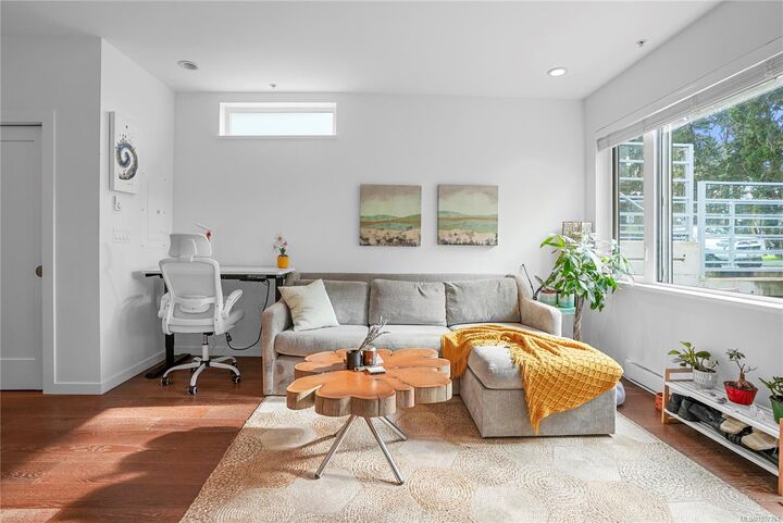 Property Photo:  1014 Park Blvd 102  BC V8V 2T4 