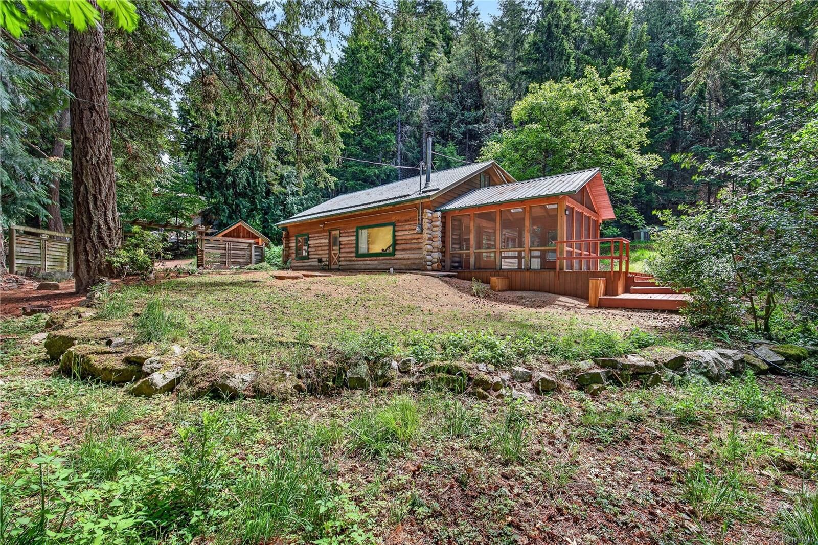 Property Photo: 135 Fairway Dr BC V8K 1M6