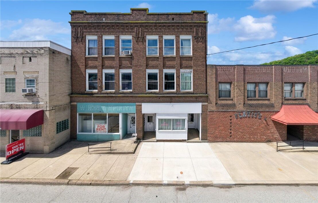 Property Photo:  206 N Warren Ave  PA 15613 