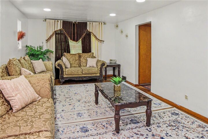 Property Photo: 1038 Ardmore Manor Dr PA 15221