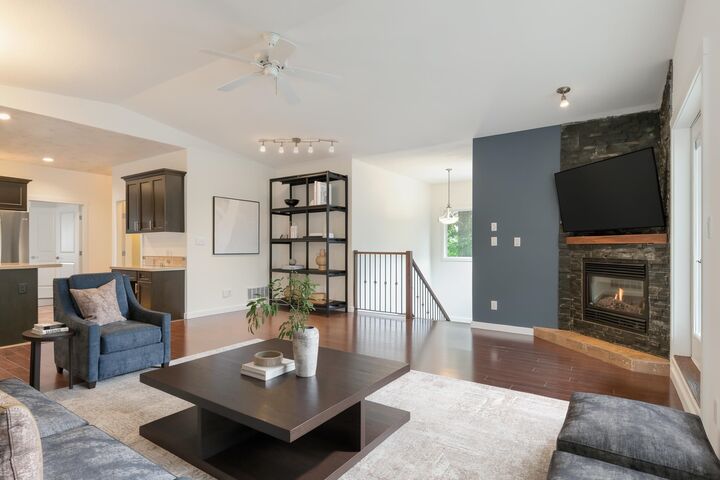 Property Photo: 34028 Walnut Avenue BC V2S 2S5