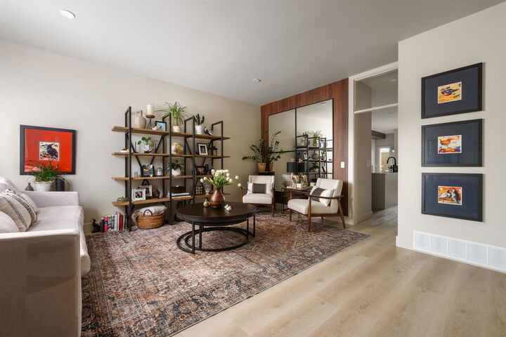 Property Photo: 33751 7th Avenue 107 BC V2V 7C2