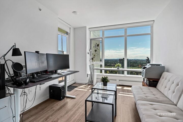 Property Photo: 13350 Central Avenue 3510 BC V3T 0S1