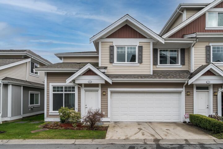 Property Photo: 30748 Cardinal Avenue 32 BC V2T 0C1