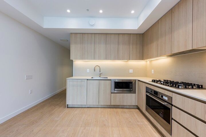 Property Photo:  2868 Nanaimo Street 1  BC V5N 5G1 