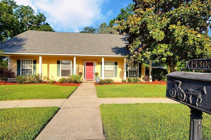Property Photo: 15308 Waywood Ave LA 70816