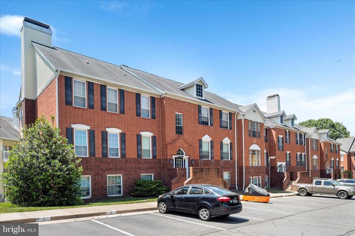 Property Photo:  664 Gateway Drive SE 302  VA 20175 