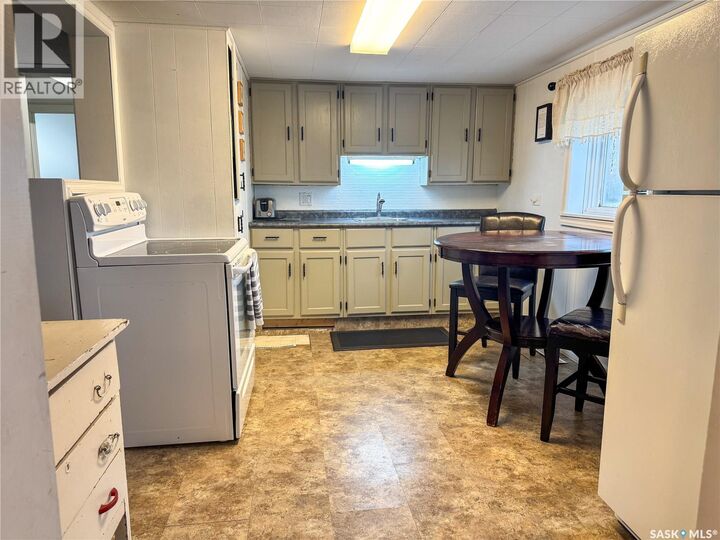 Property Photo:  710 Cherry Street  SK S0G 5H0 