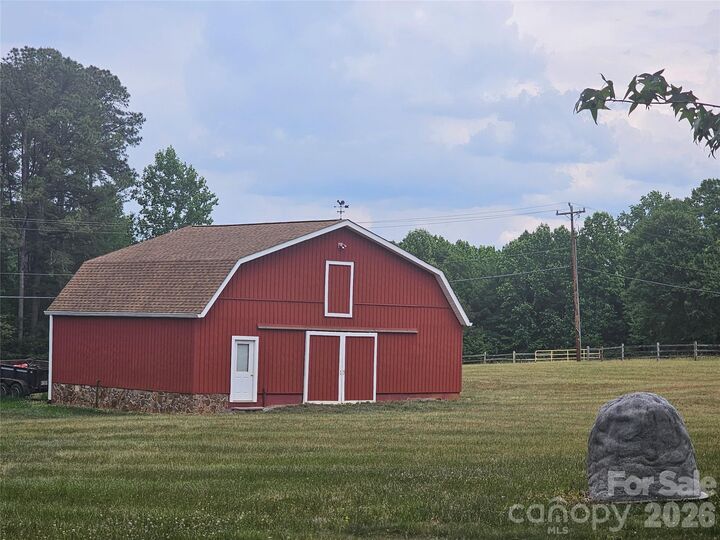 Property Photo:  140 Ross Grove Road W  NC 28150 