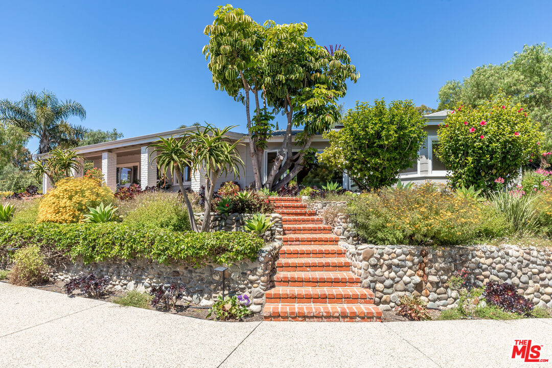 Property Photo:  28901 Boniface Dr  CA 90265 