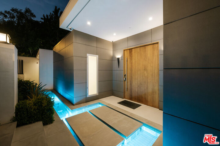 Property Photo: 1124 Summit Dr CA 90210