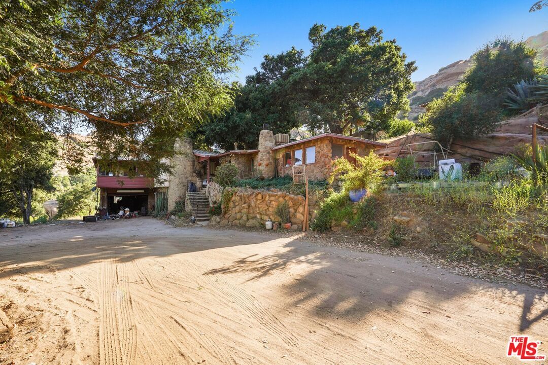 Property Photo:  670 Bryant Dr  CA 91304 