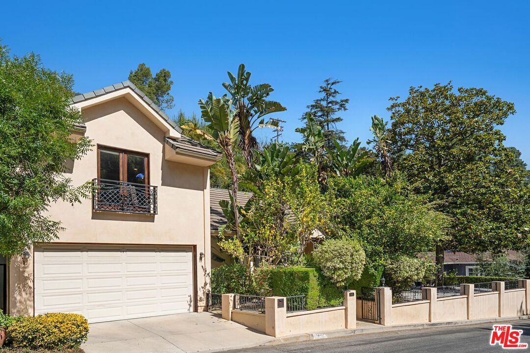 Property Photo: 3645 Longview Valley Rd CA 91423
