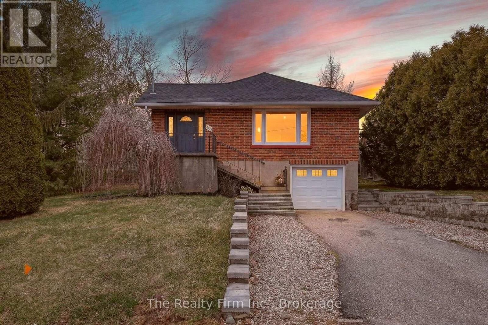 Property Photo: 105 King Street East ON N5C 1G8