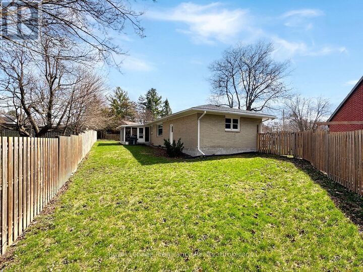 Property Photo:  7 Eastwood Park Drive  ON K8N 1W3 