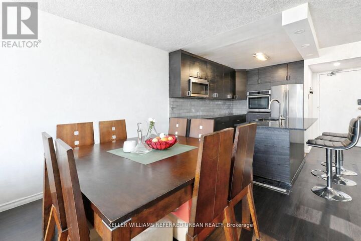 Property Photo:  10 Martha Eaton Way 1811  ON M6M 5B3 
