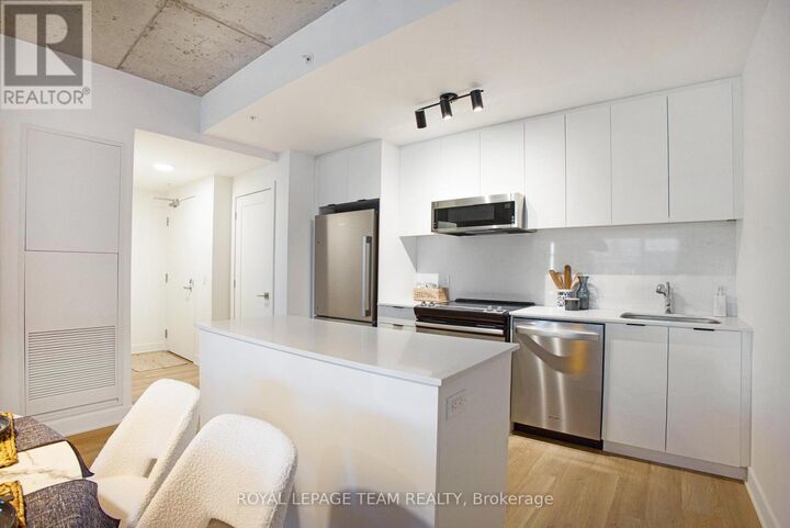Property Photo: 1655 Carling Avenue B1610 ON K2A 4H9
