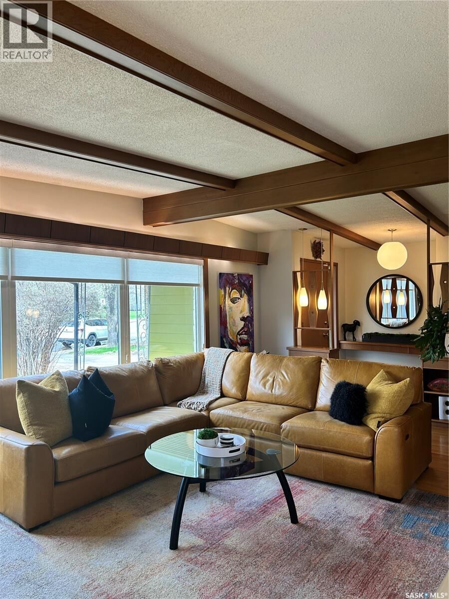 Property Photo: 30 Cambridge Crescent SK S7H 3P8