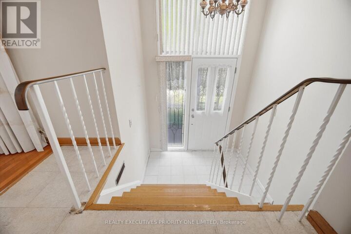 Property Photo:  121 Cabana Drive  ON M9L 1L1 