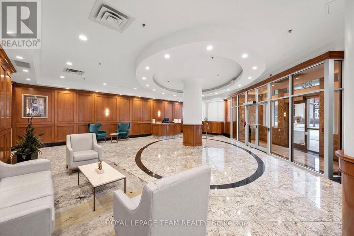 Property Photo:  242 Rideau Street 2406  ON K1N 0B7 