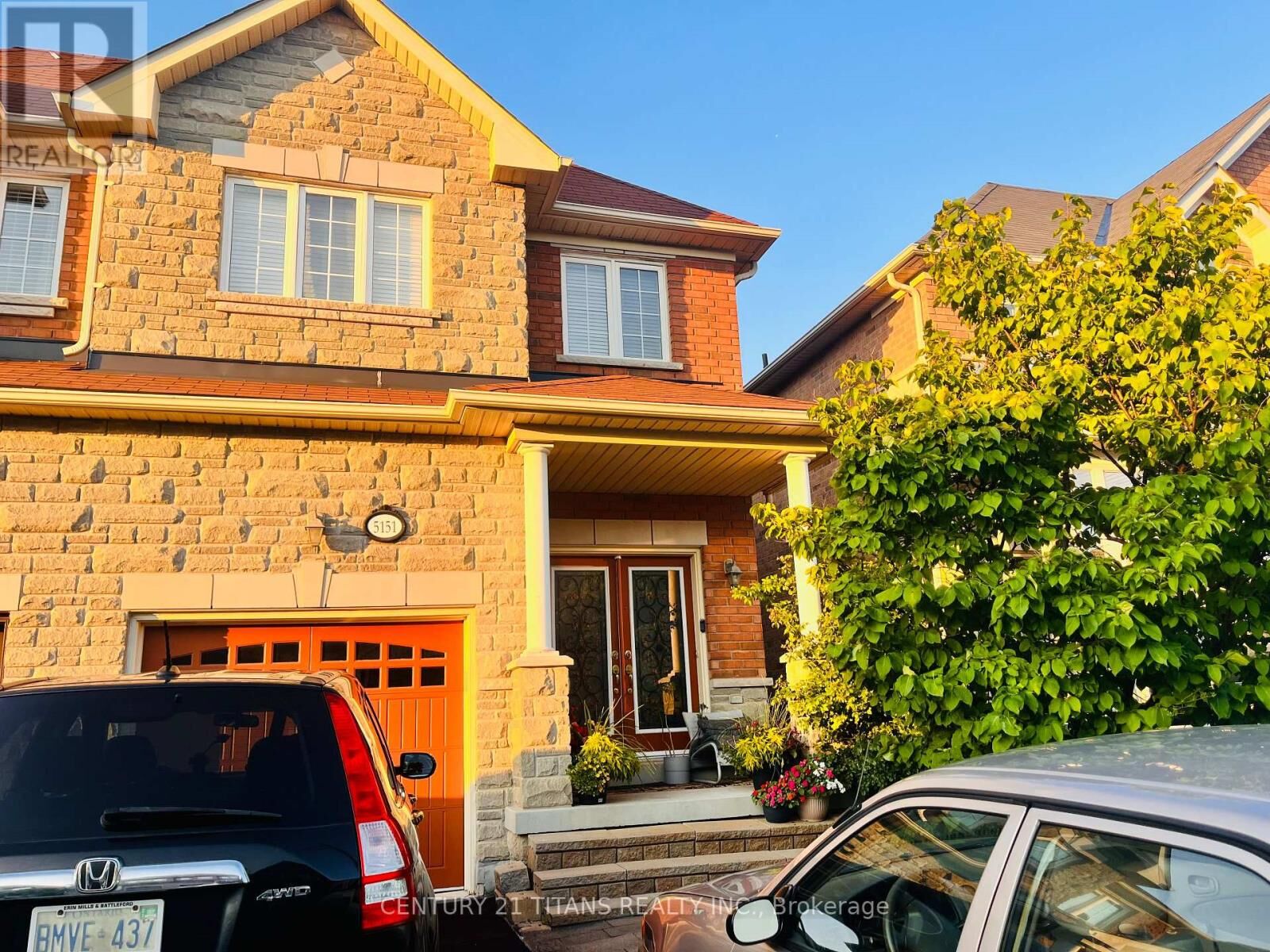 Property Photo: 5151 Nestling Grove ON L5M 0L3