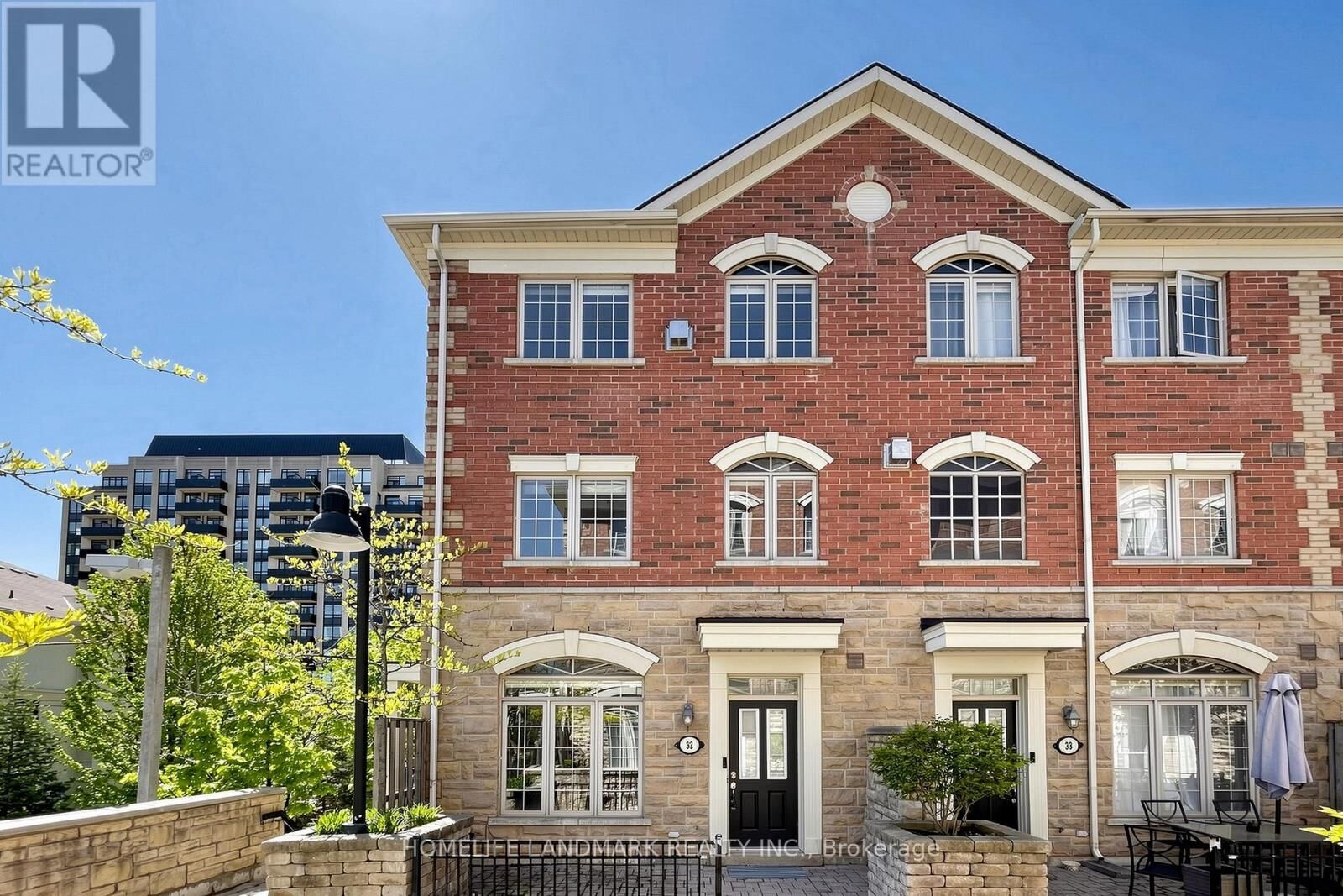 Property Photo:  8 Brighton Place 32  ON L4J 0E3 