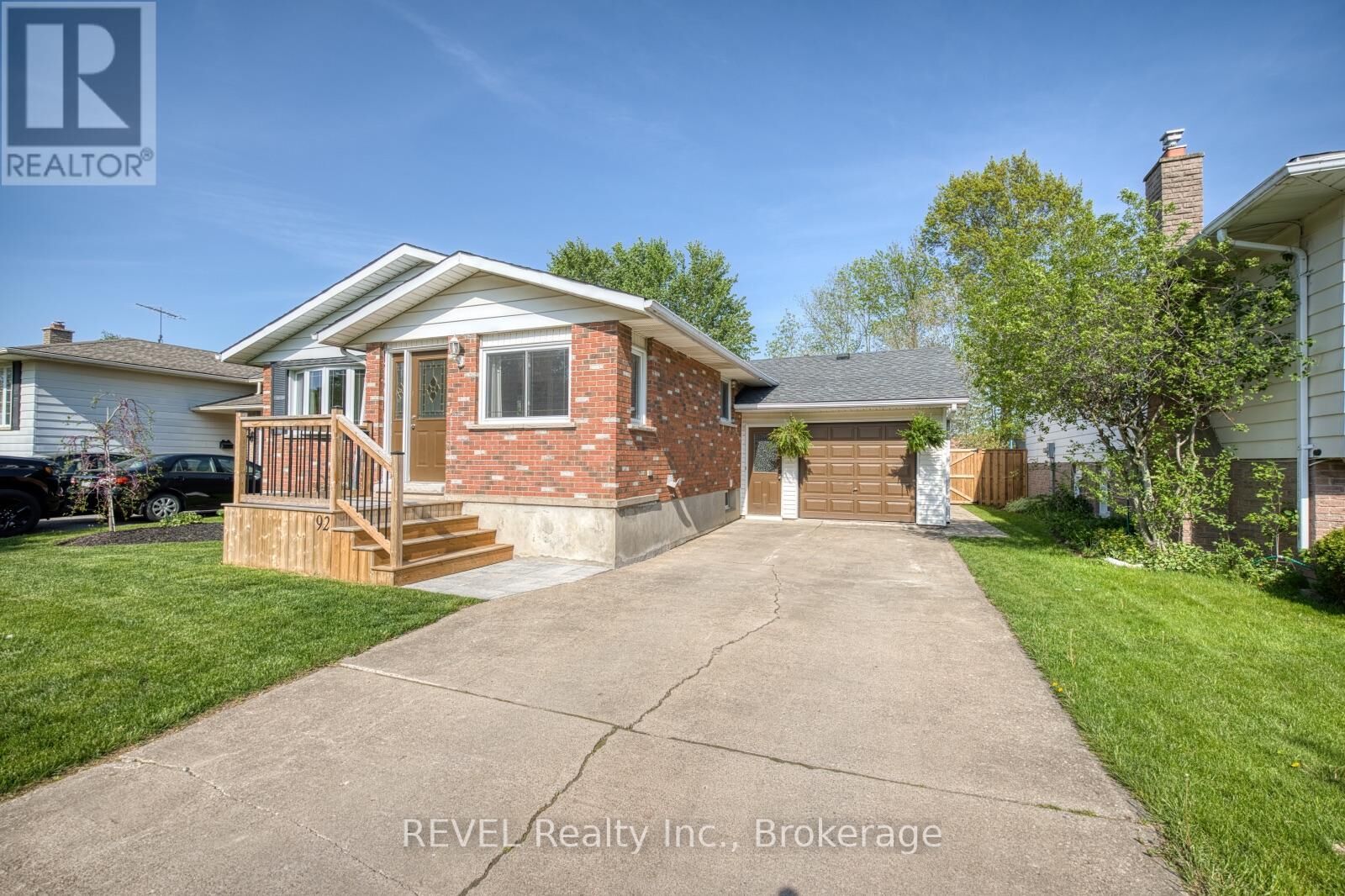 Property Photo: 92 Royal Oak Drive ON L3C 5V9