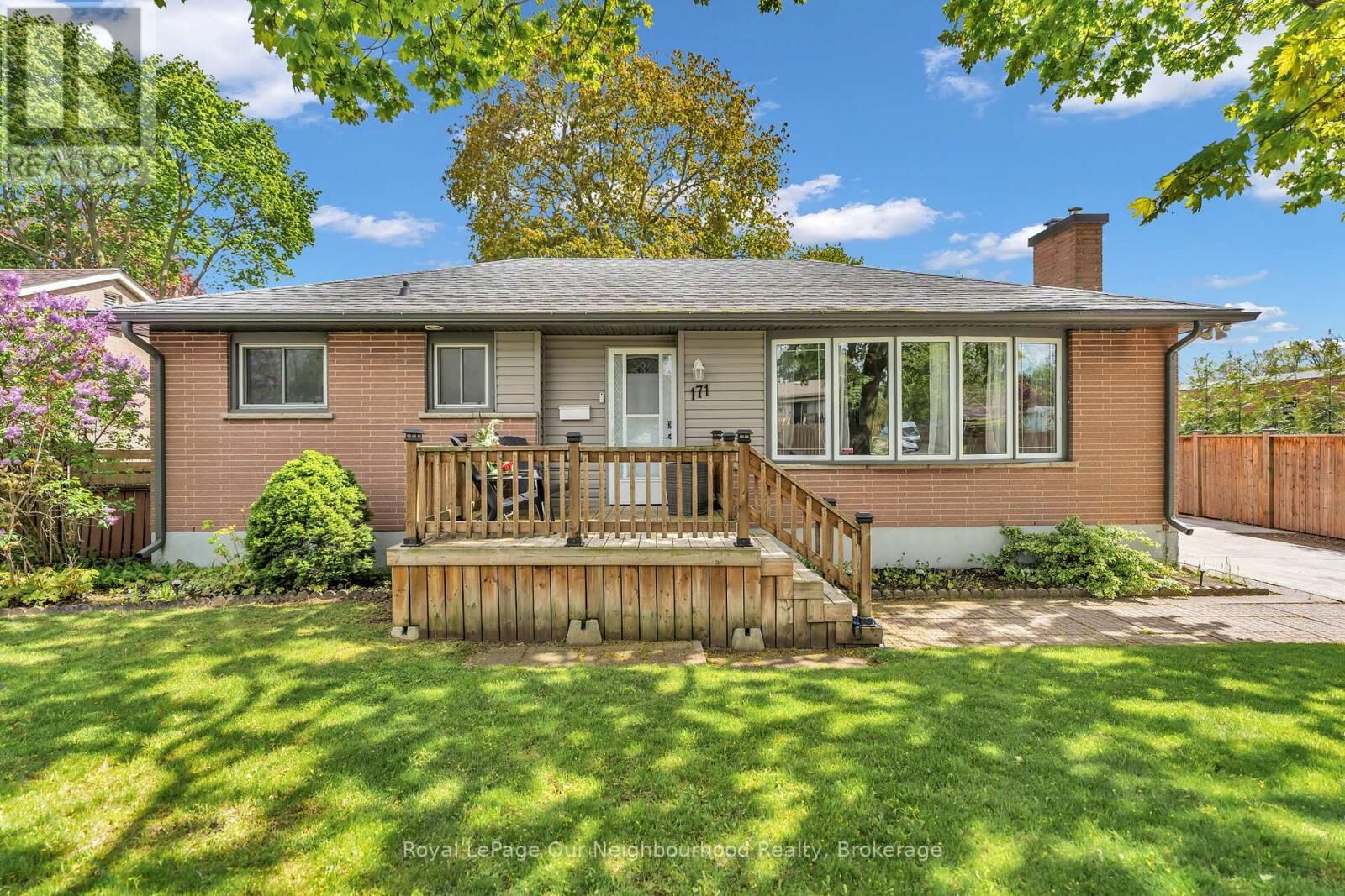 Property Photo:  171 Tweedsmuir Avenue  ON N5W 1K9 