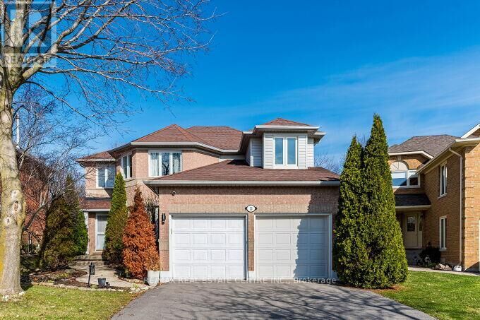 Property Photo:  33 Strathroy Crescent  ON L8B 0K9 