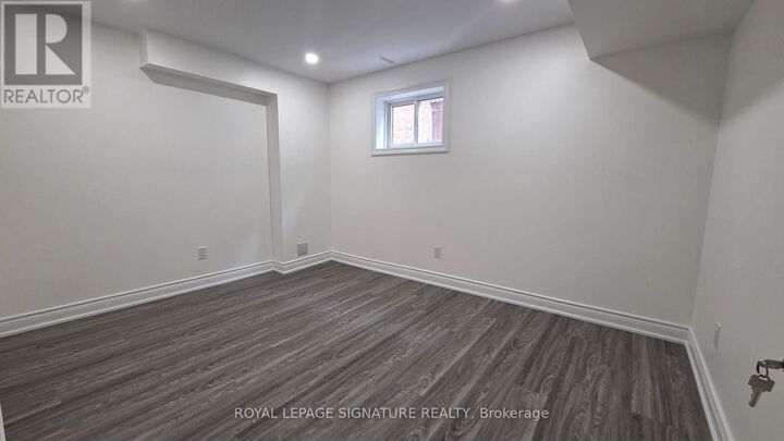 Property Photo: 3137 Sunnyhill Drive Basement 2 ON L4X 2K5