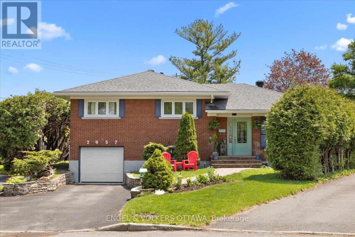 Property Photo:  2057 Alton Street  ON K1G 1X3 
