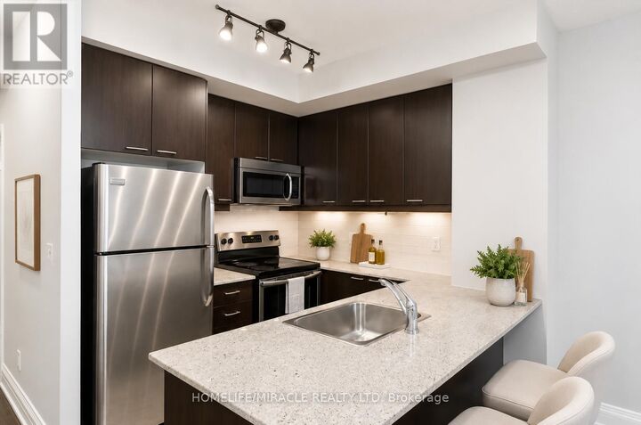 Property Photo:  385 Prince Of Wales Drive 2104  ON L5B 0C6 