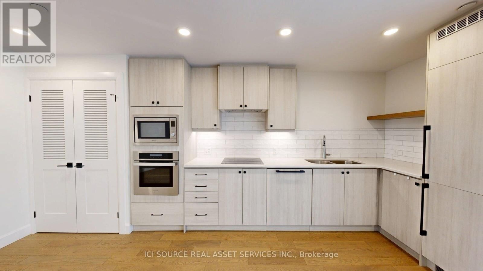 Property Photo:  2082 Lumen Drive B101  ON N6K 0L3 