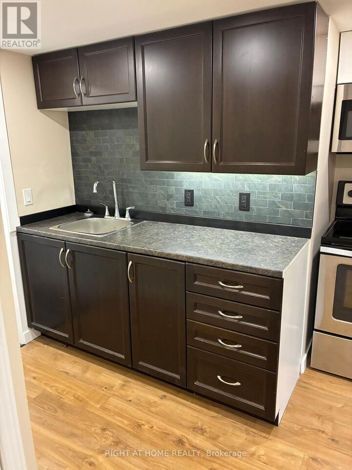 Property Photo:  9 Quail Crescent Unit 2  ON L4N 6X1 