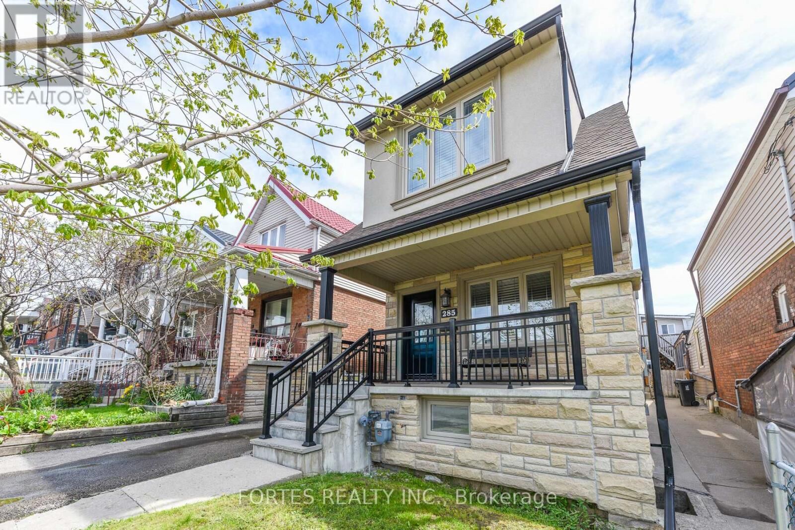 Property Photo:  285 Gilbert Avenue  ON M6E 4W8 