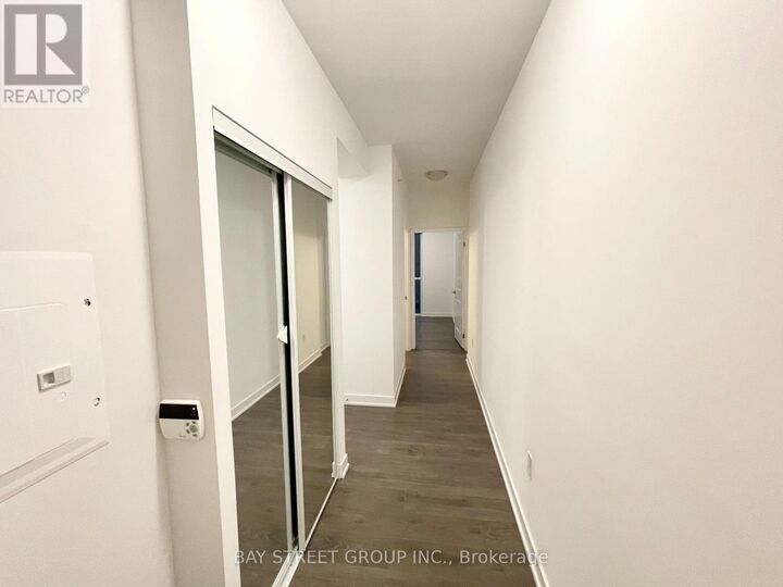 Property Photo: 75 Oneida Crescent 703 ON L4B 0H3