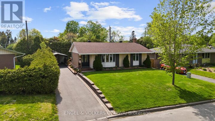 Property Photo: 1056 Hindley Street ON K2B 5M1
