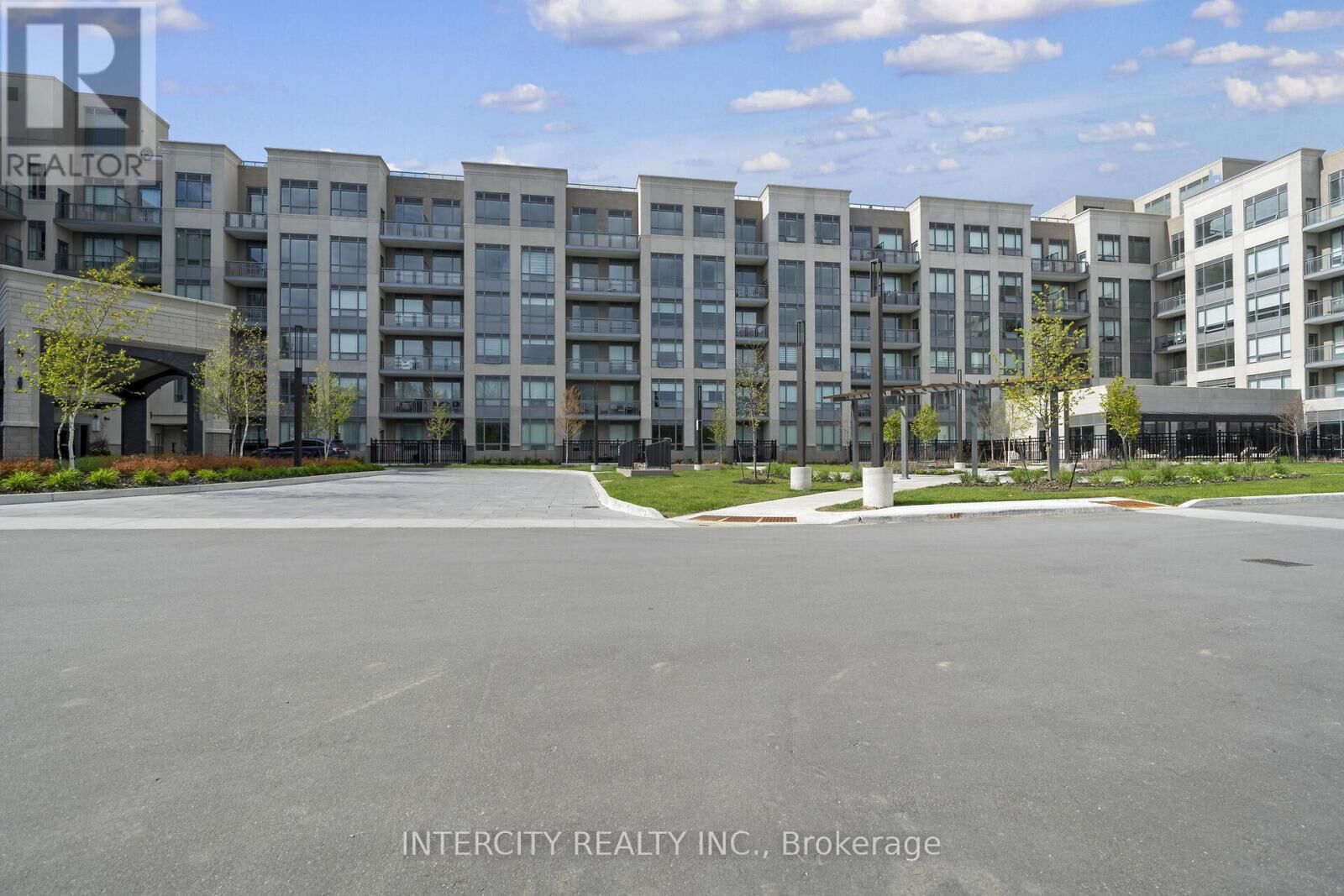 Property Photo:  2075 King Road 105  ON L7B 0R6 