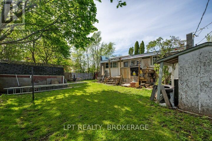 Property Photo:  3 Holland Crescent  ON K7M 2V7 